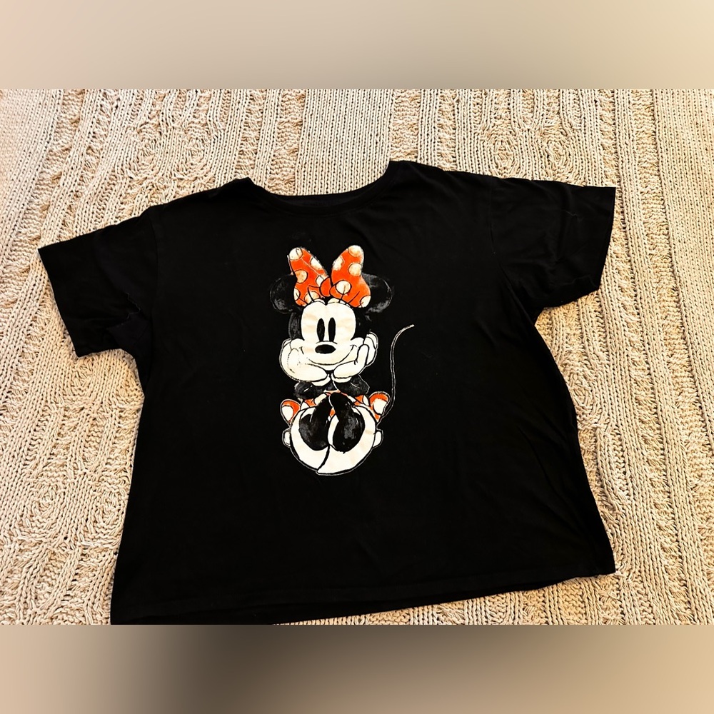Disney Black Tee with Minnie Mouse Bow Cropped style